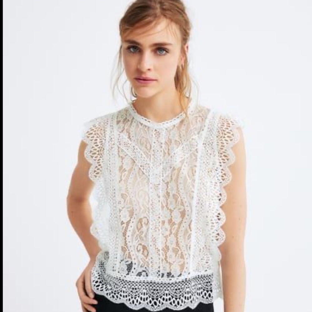 Ruffled lace top size XS